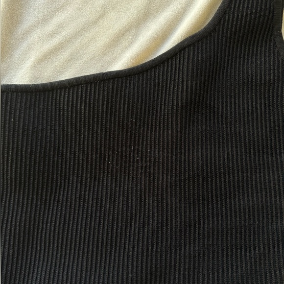 Black Aritzia one should crop top - Picture 3 of 7